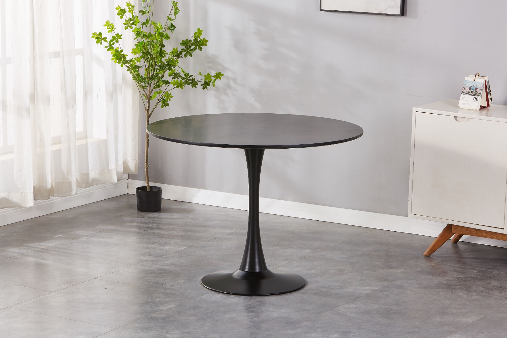 Aira 40" Pedestal Dining Table- Black